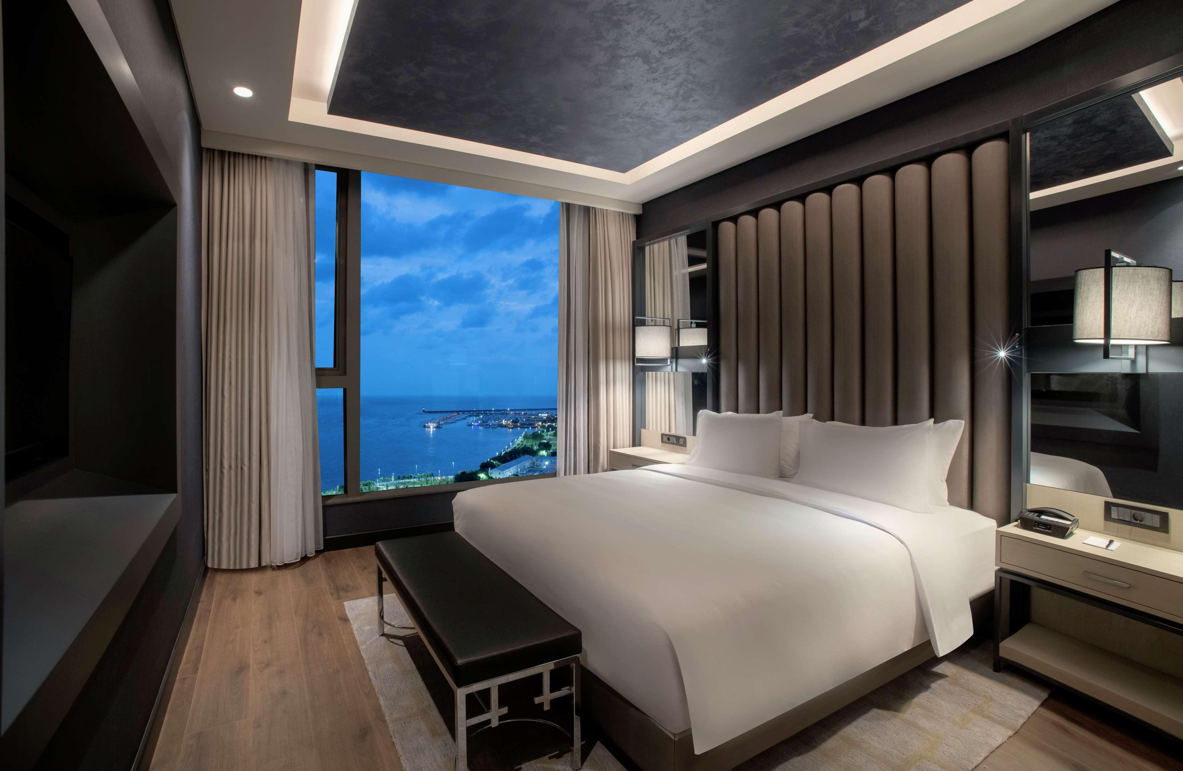 Отель Hilton Istanbul Bakirkoy Номер фото A bedroom at the hotel