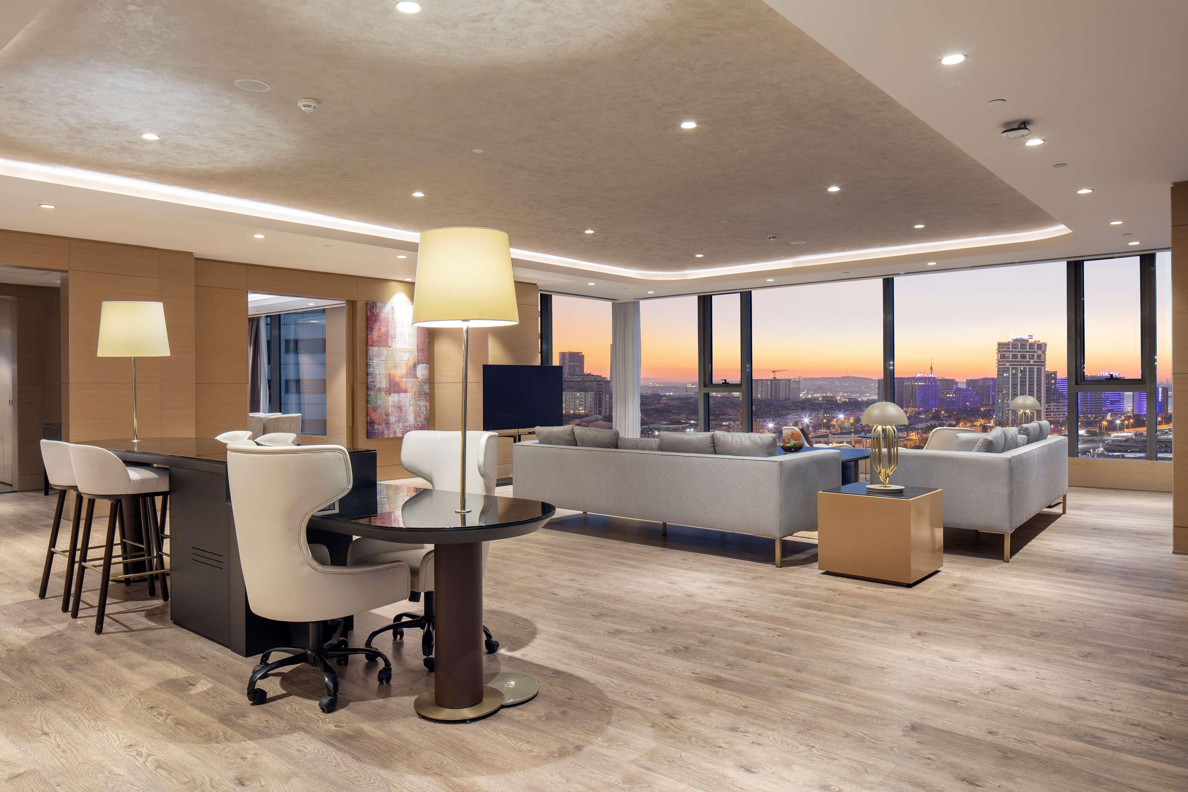 Отель Hilton Istanbul Bakirkoy Экстерьер фото Clubroom