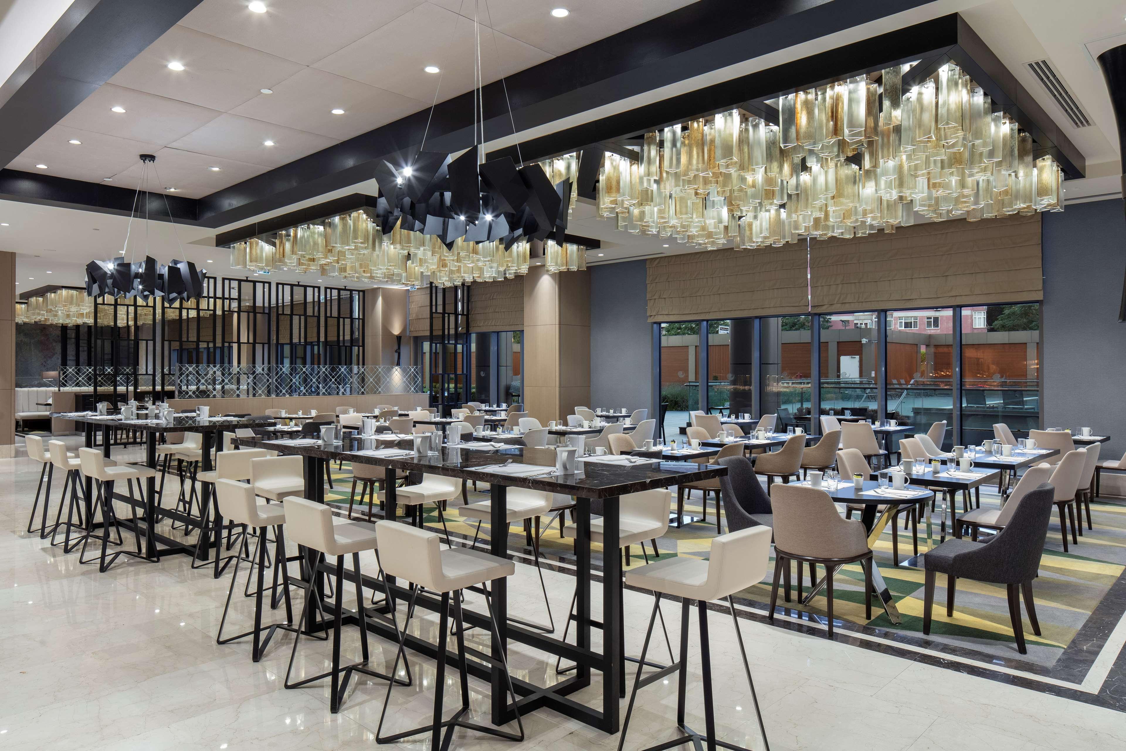 Отель Hilton Istanbul Bakirkoy Экстерьер фото The restaurant