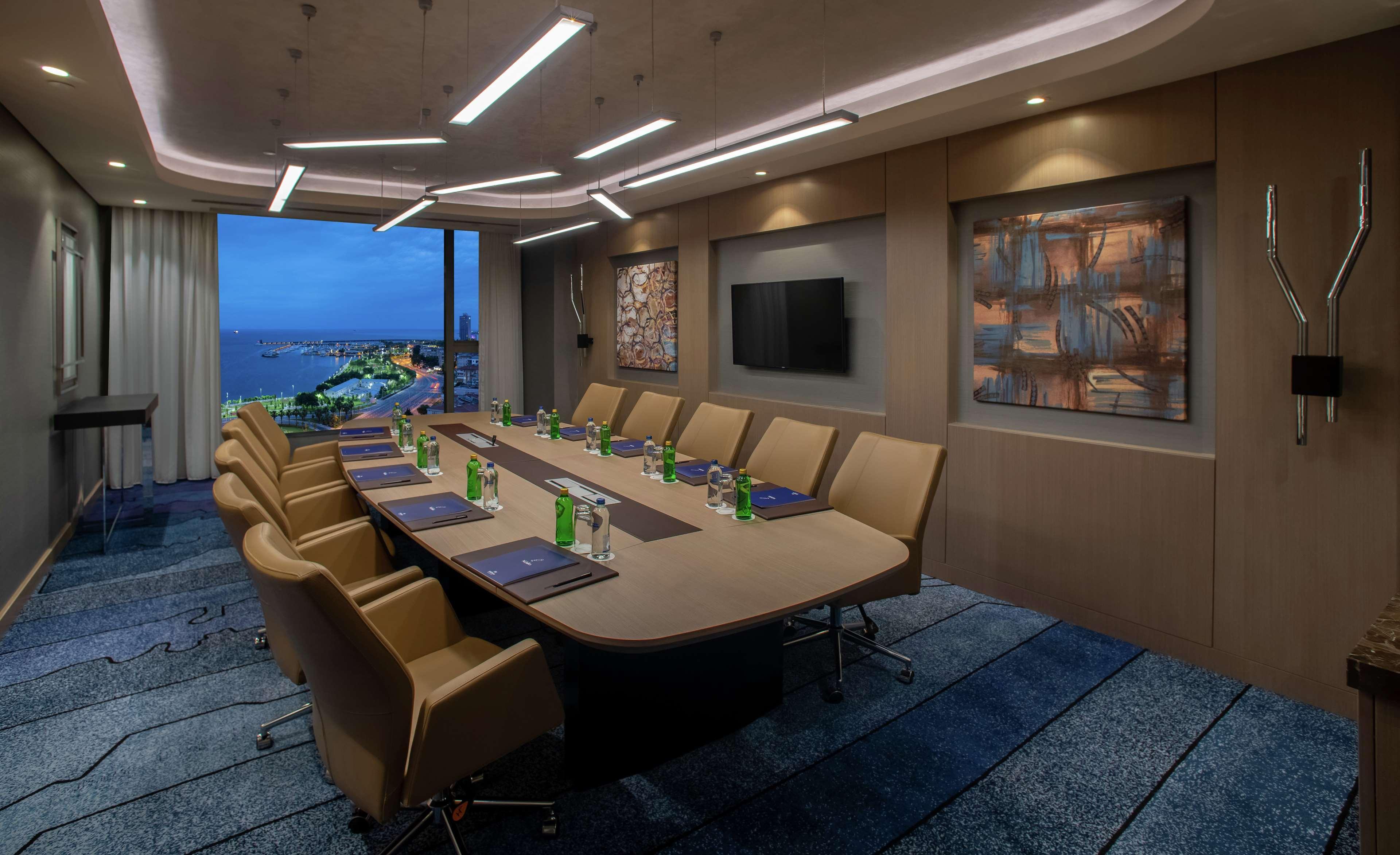 Отель Hilton Istanbul Bakirkoy Экстерьер фото Boardroom