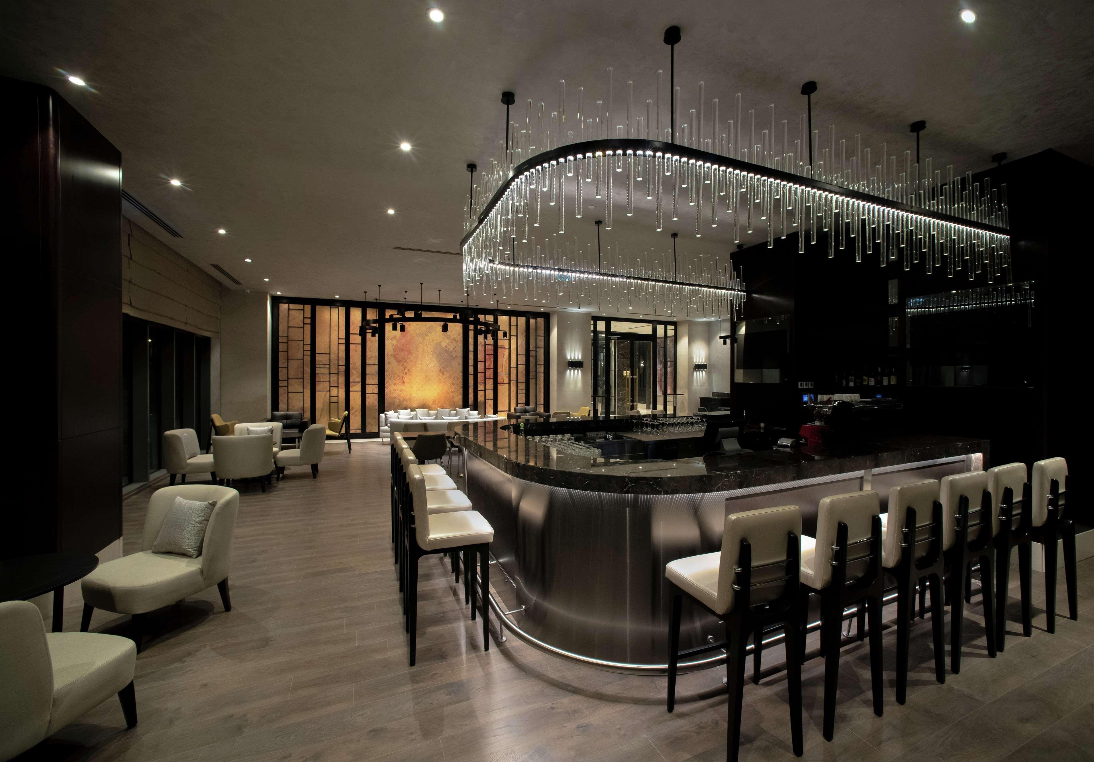 Отель Hilton Istanbul Bakirkoy Экстерьер фото The bar at the 101 bar