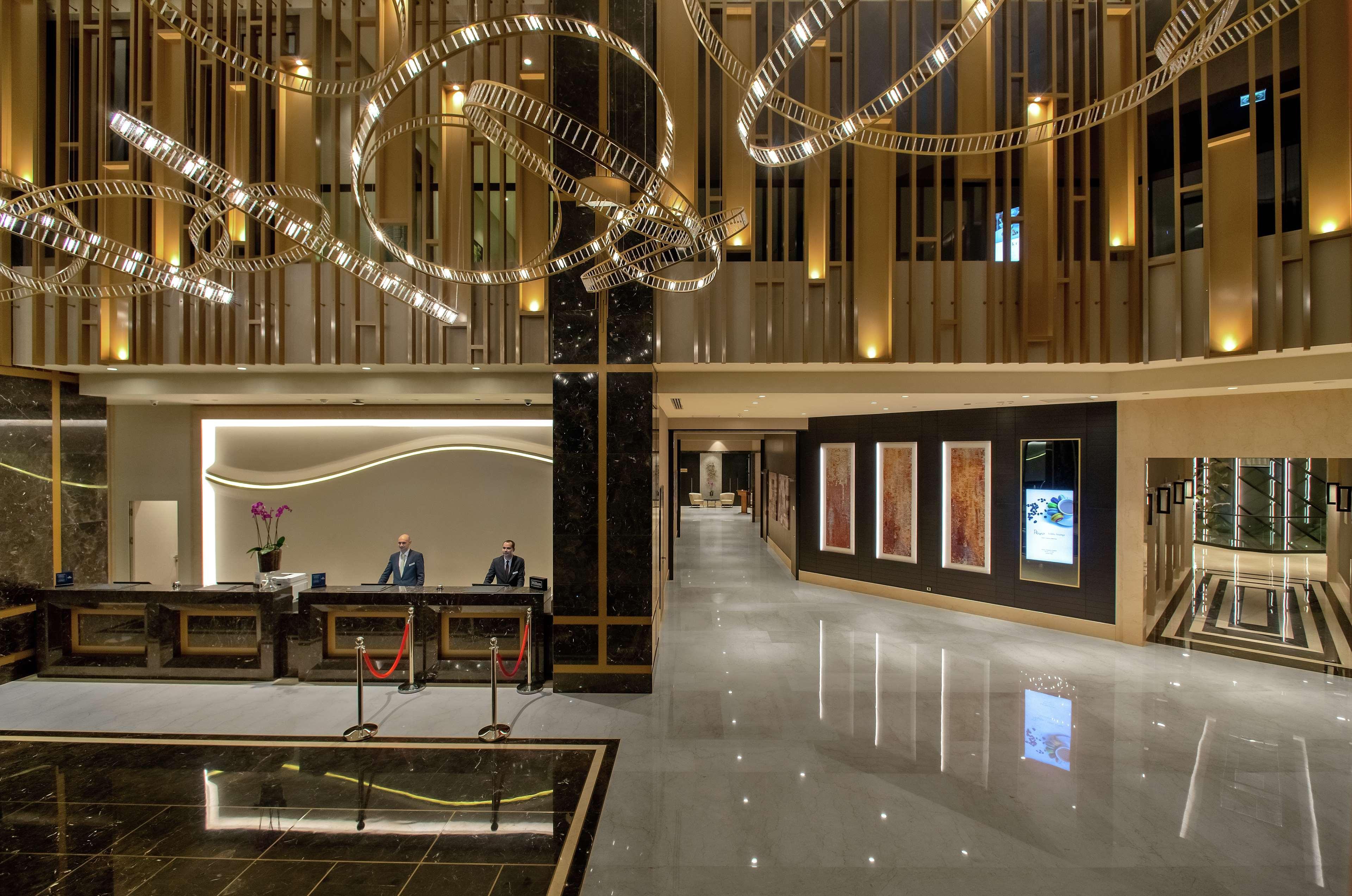 Отель Hilton Istanbul Bakirkoy Экстерьер фото The lobby of the hotel