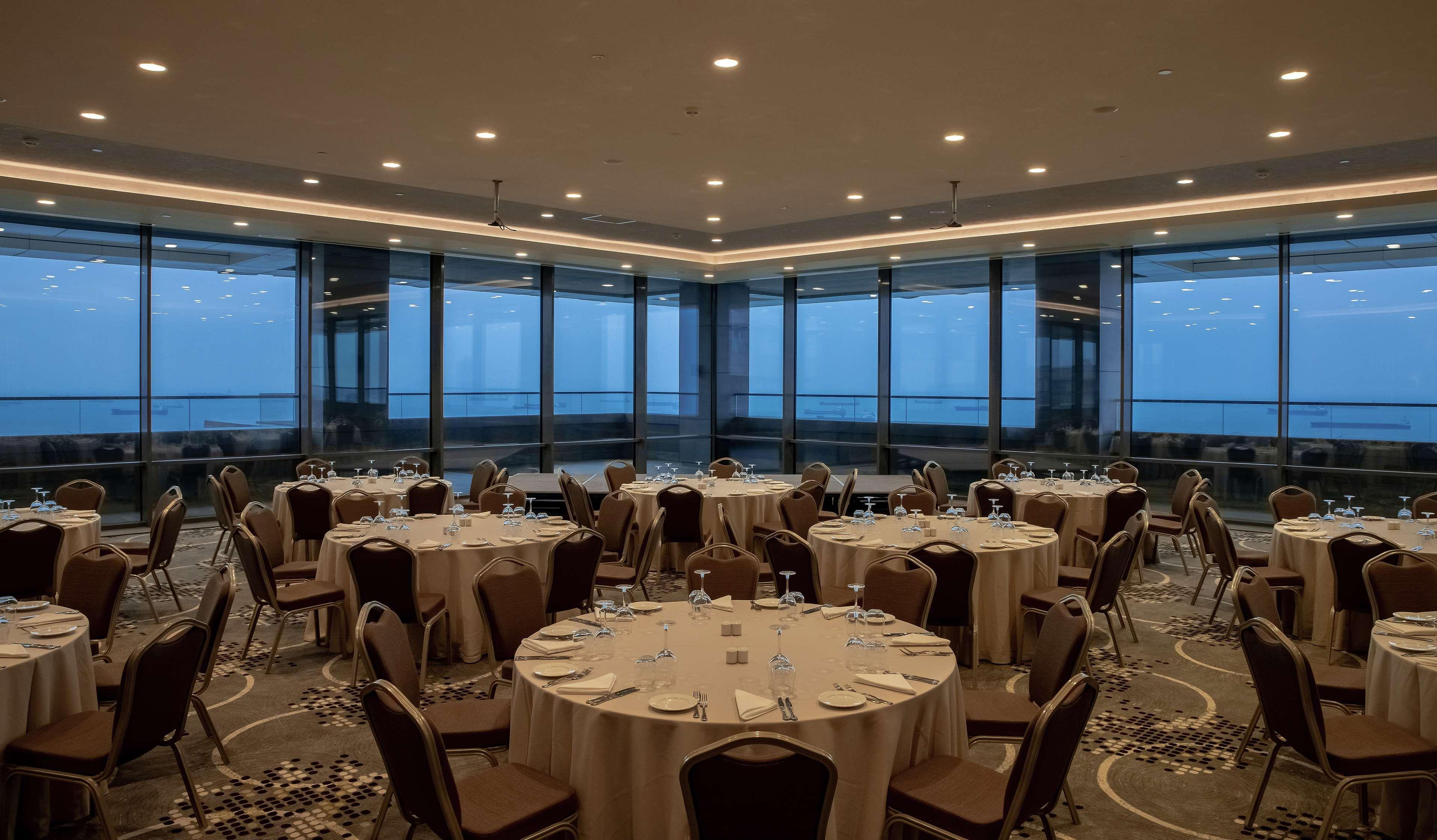 Отель Hilton Istanbul Bakirkoy Экстерьер фото The 360° Meeting Room