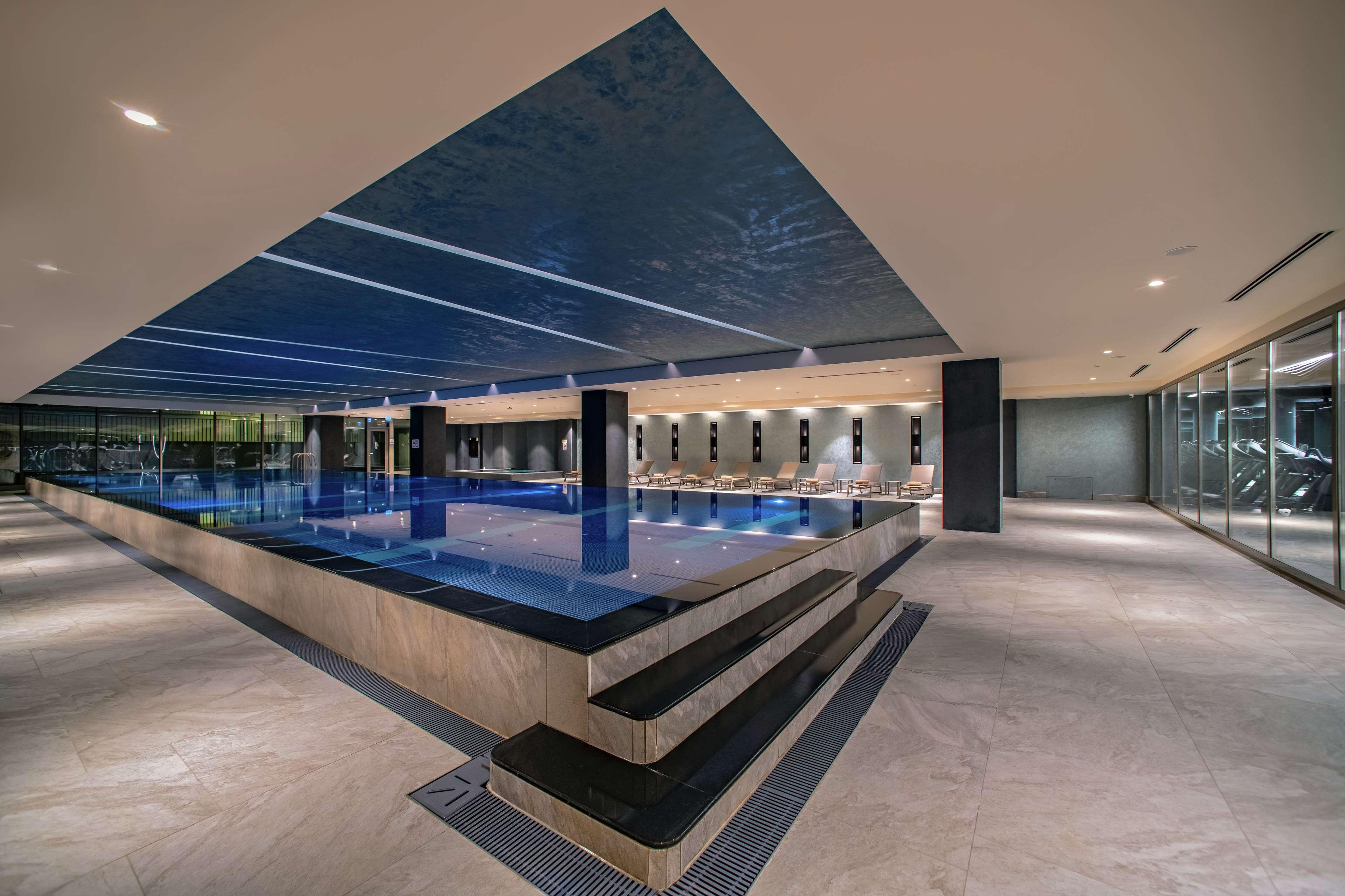 Отель Hilton Istanbul Bakirkoy Экстерьер фото The swimming pool at the 2018-opened The Ritz-Carlton, DIFC