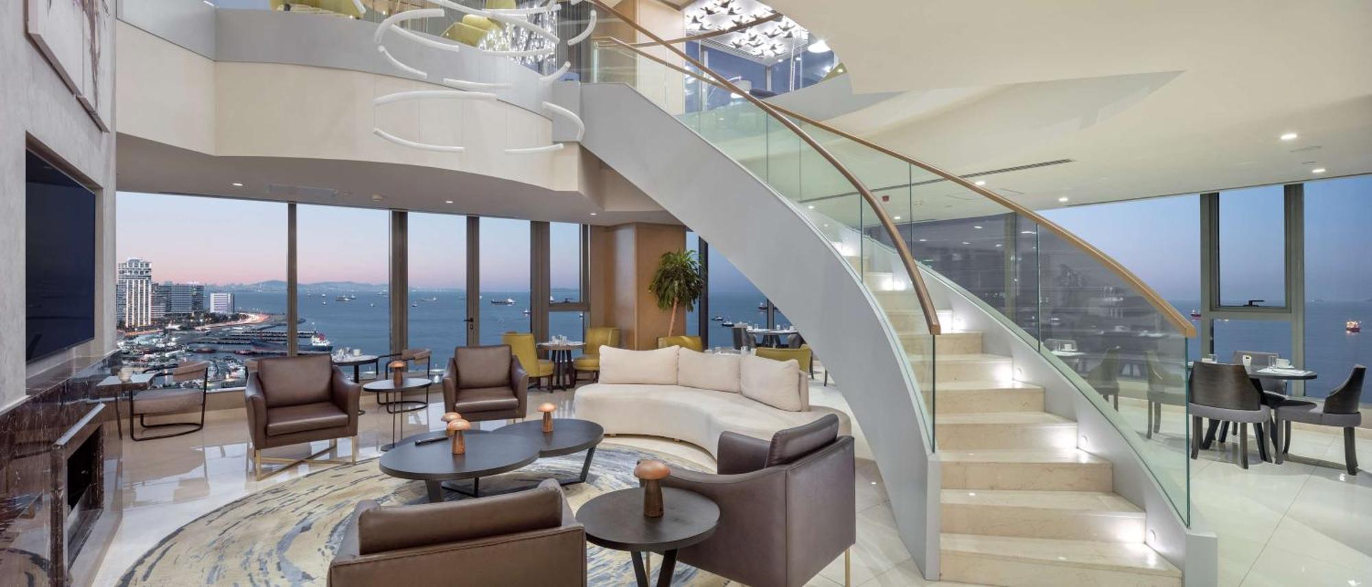 Отель Hilton Istanbul Bakirkoy Экстерьер фото The Sky Lounge