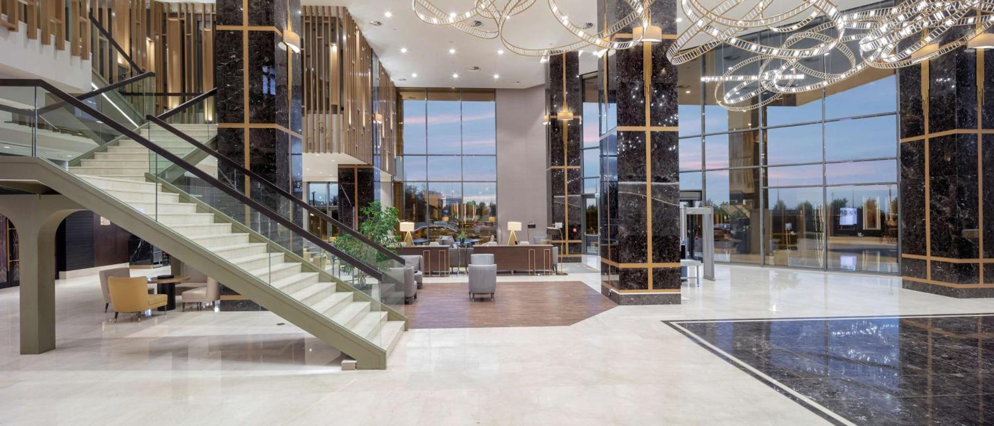 Отель Hilton Istanbul Bakirkoy Экстерьер фото Lobby