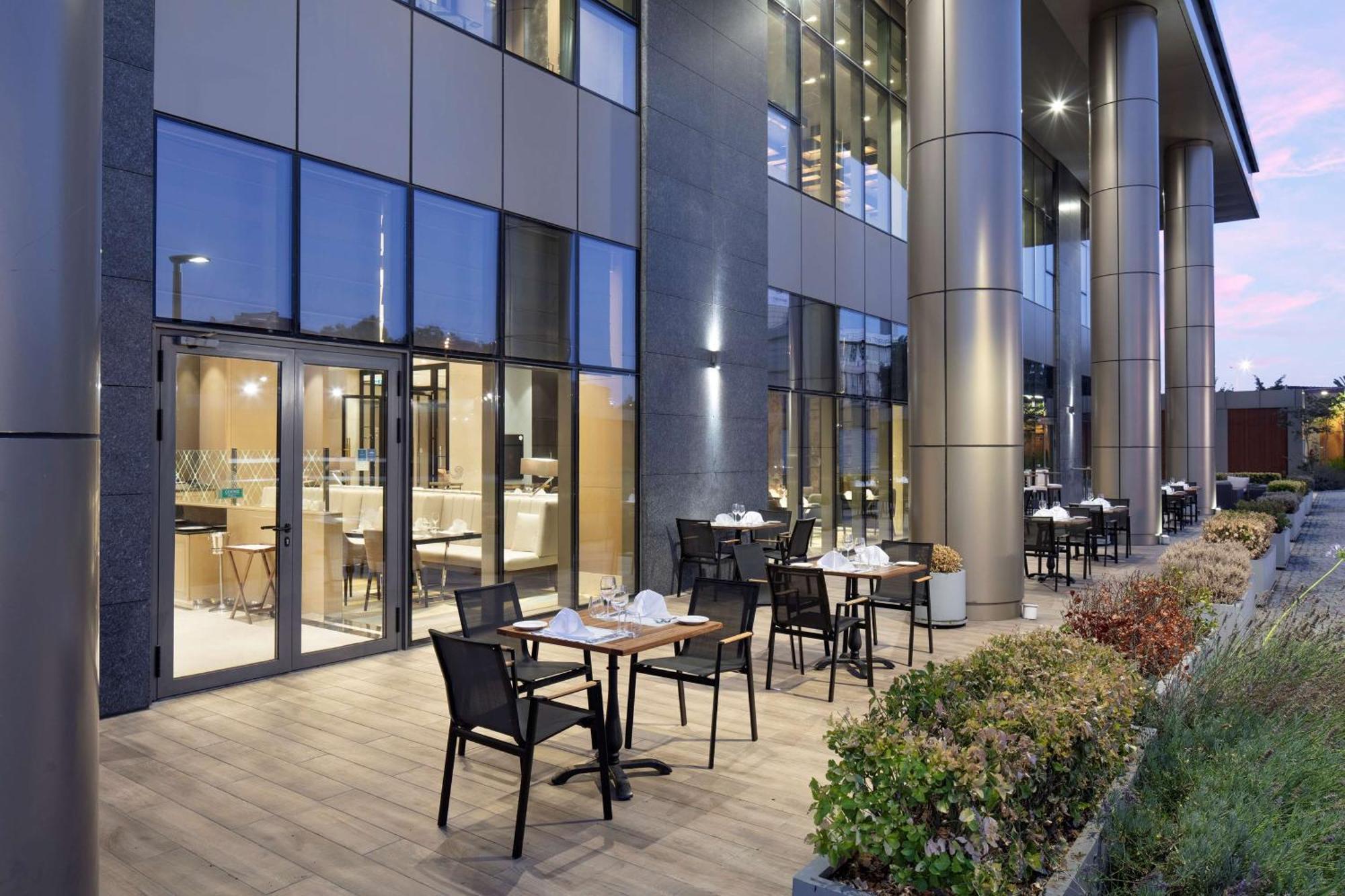 Отель Hilton Istanbul Bakirkoy Экстерьер фото The Terrace