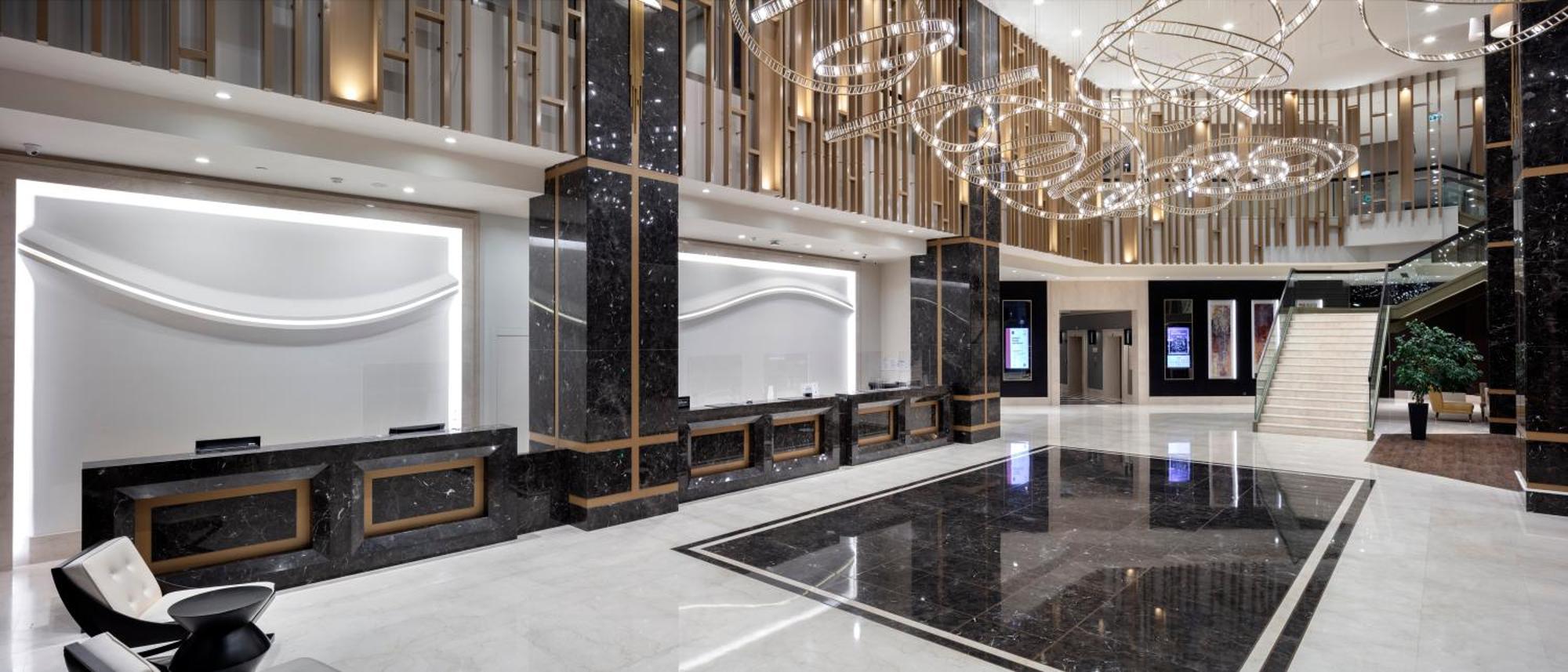 Отель Hilton Istanbul Bakirkoy Экстерьер фото Lobby
